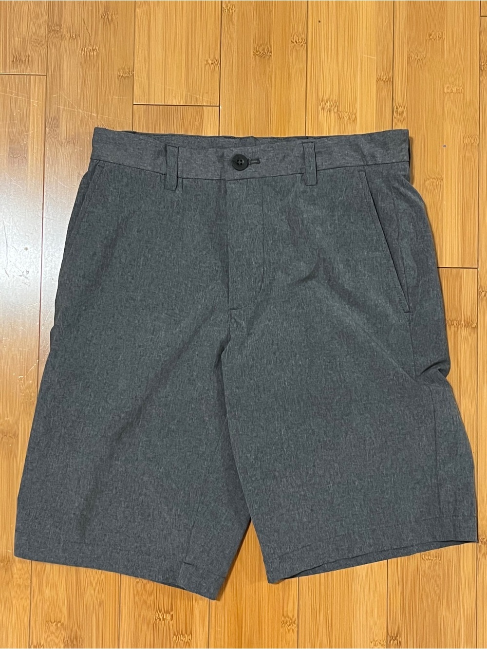 Vineyard Vines Charcoal Gray Flat-Front Shorts size 28